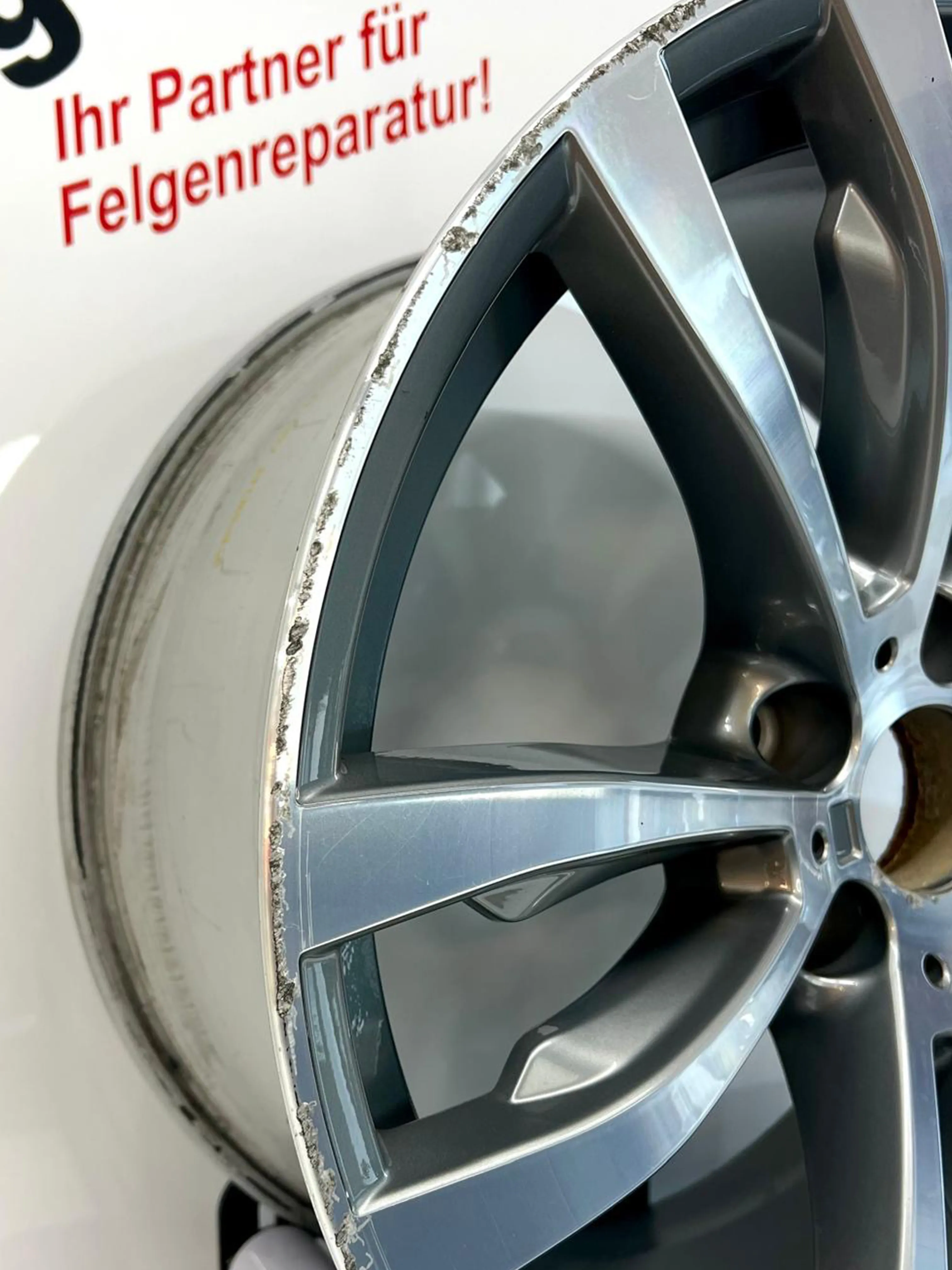 BMW Felge Detail vor der Aufbereitung